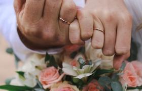 Building a Strong Marriage: Biblical Principles for a Healthy and Lasting Relationship